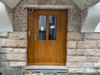 Holz-Haustür mit Lichtausschnitt