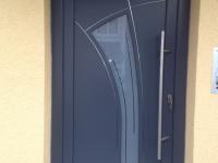 Haustür mit Milchglas-Einsatz