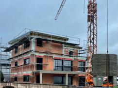 Neubau Mehrfamiliengaus mir Rollladen 