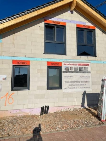 Kunststoff-Fenster mit ROMA Rollladen
