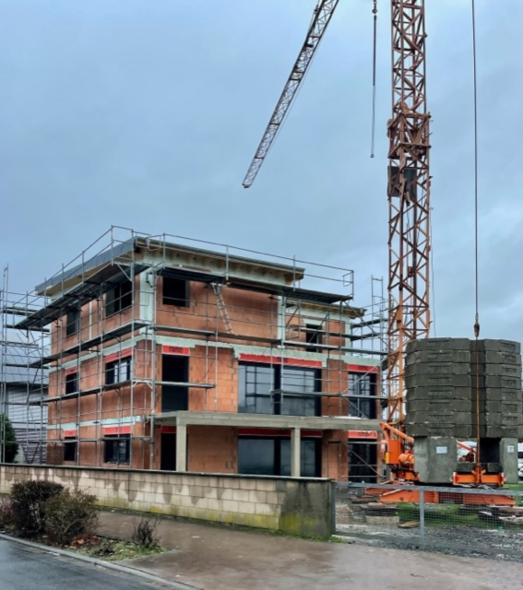 Neubau Mehrfamiliengaus mir Rollladen 