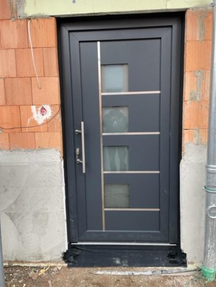 PVC Haustür im Neubau